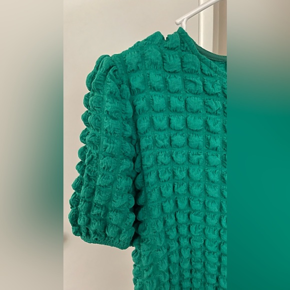Textured Puff Sleeve Green Top - Picture 3 of 4